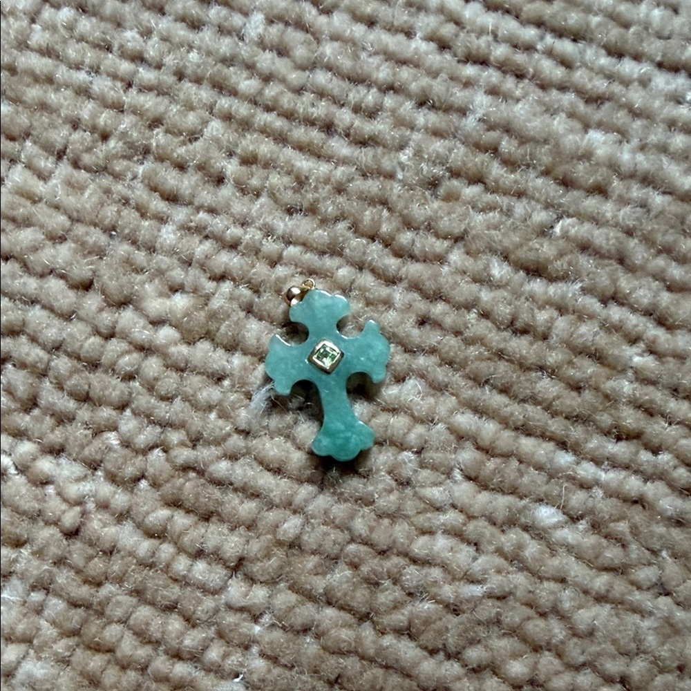 Green Jade Cross Pendant with Peridot - Picture 2 of 3